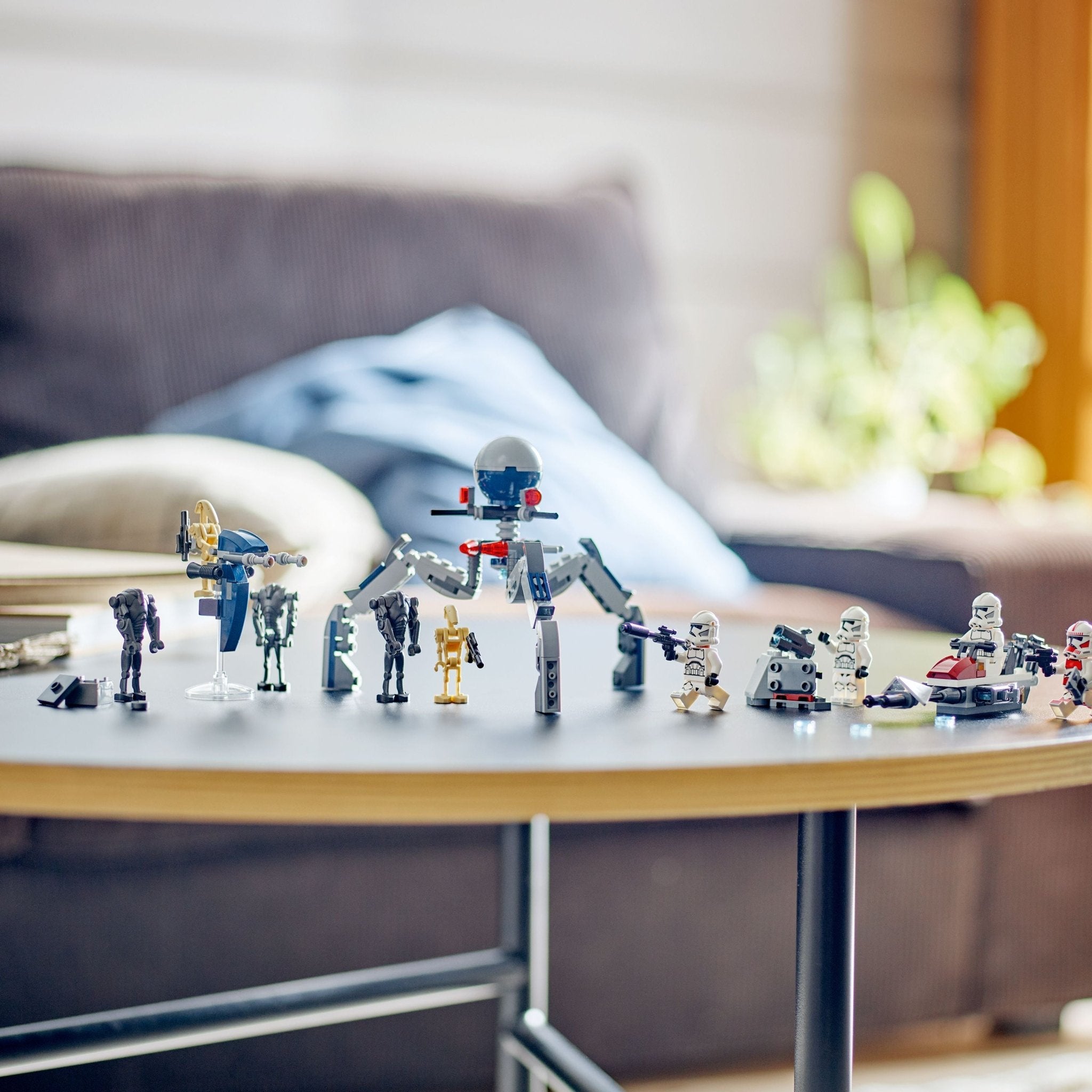 LEGO® Star WarsTM Clone TrooperTM & Battle DroidTM Battle Pack 75372 Bike - Image 2
