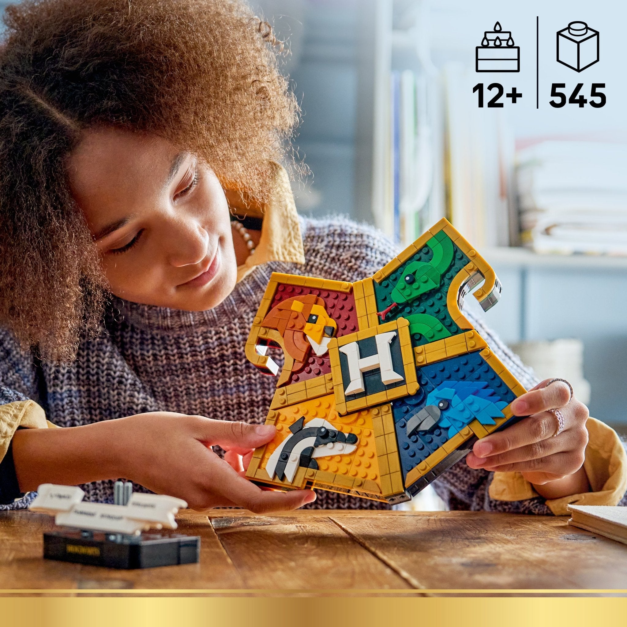 LEGO® Harry Potter Hogwarts House Crest 76462 Toy - Image 2