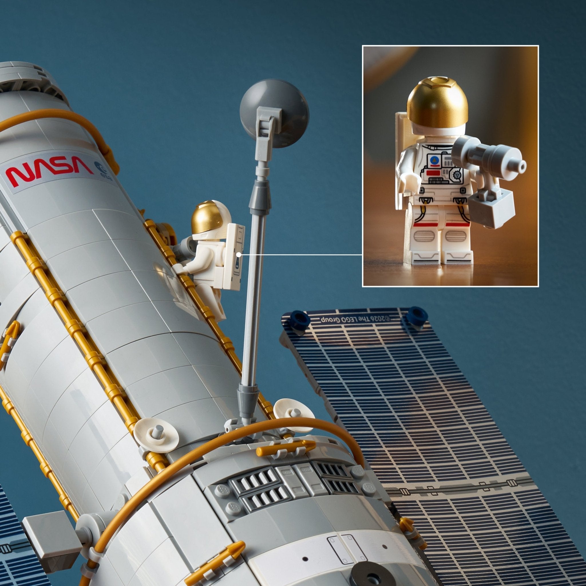 LEGO® Icons Hubble Space Telescope 11382 Scale - Image 6