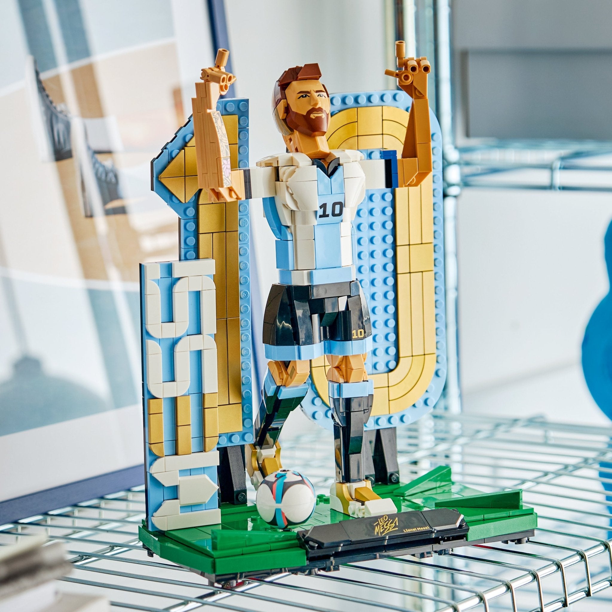 LEGO® Editions Lionel Messi – Soccer Legend 43015 Toy - Image 6