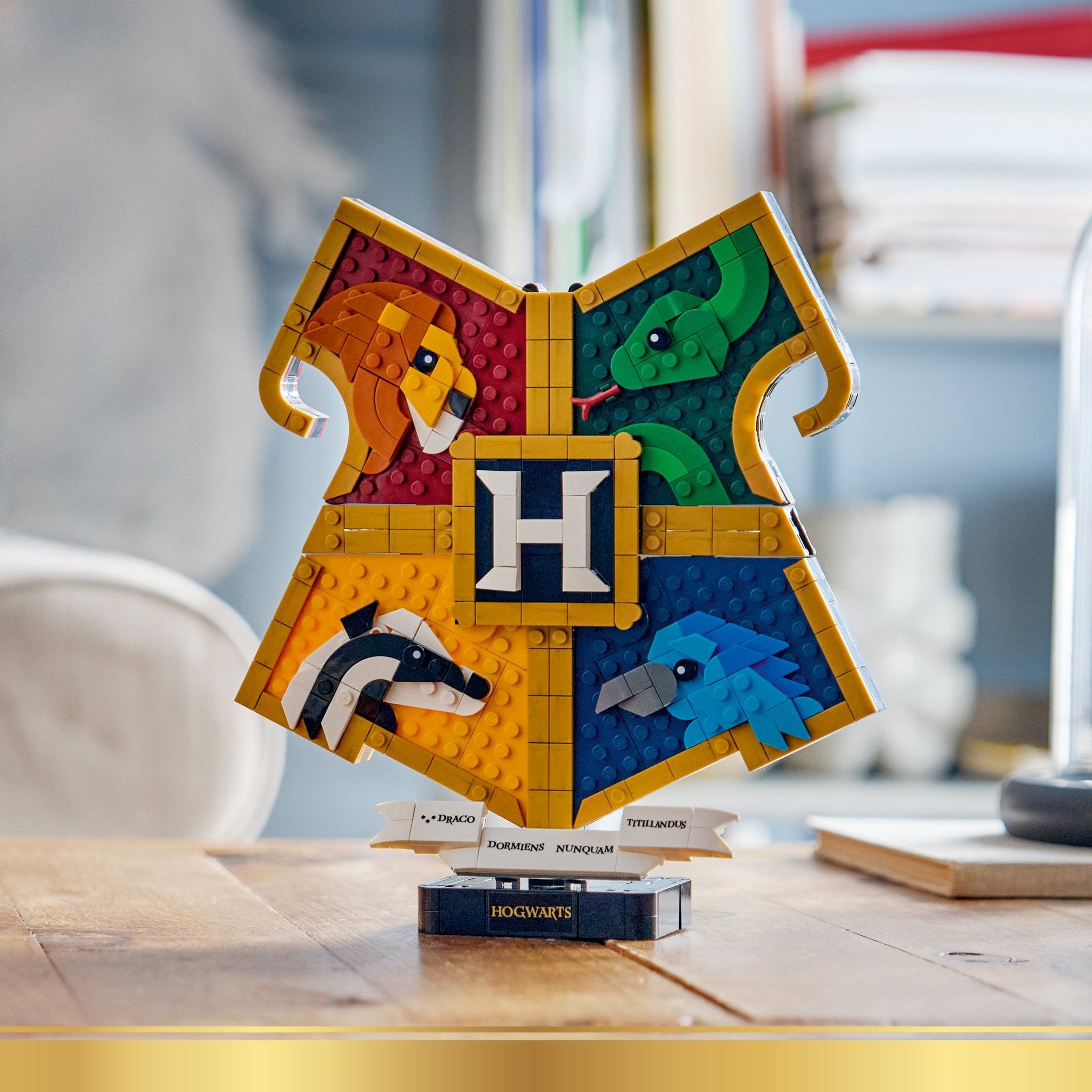 LEGO® Harry Potter Hogwarts House Crest 76462 Toy - Image 4
