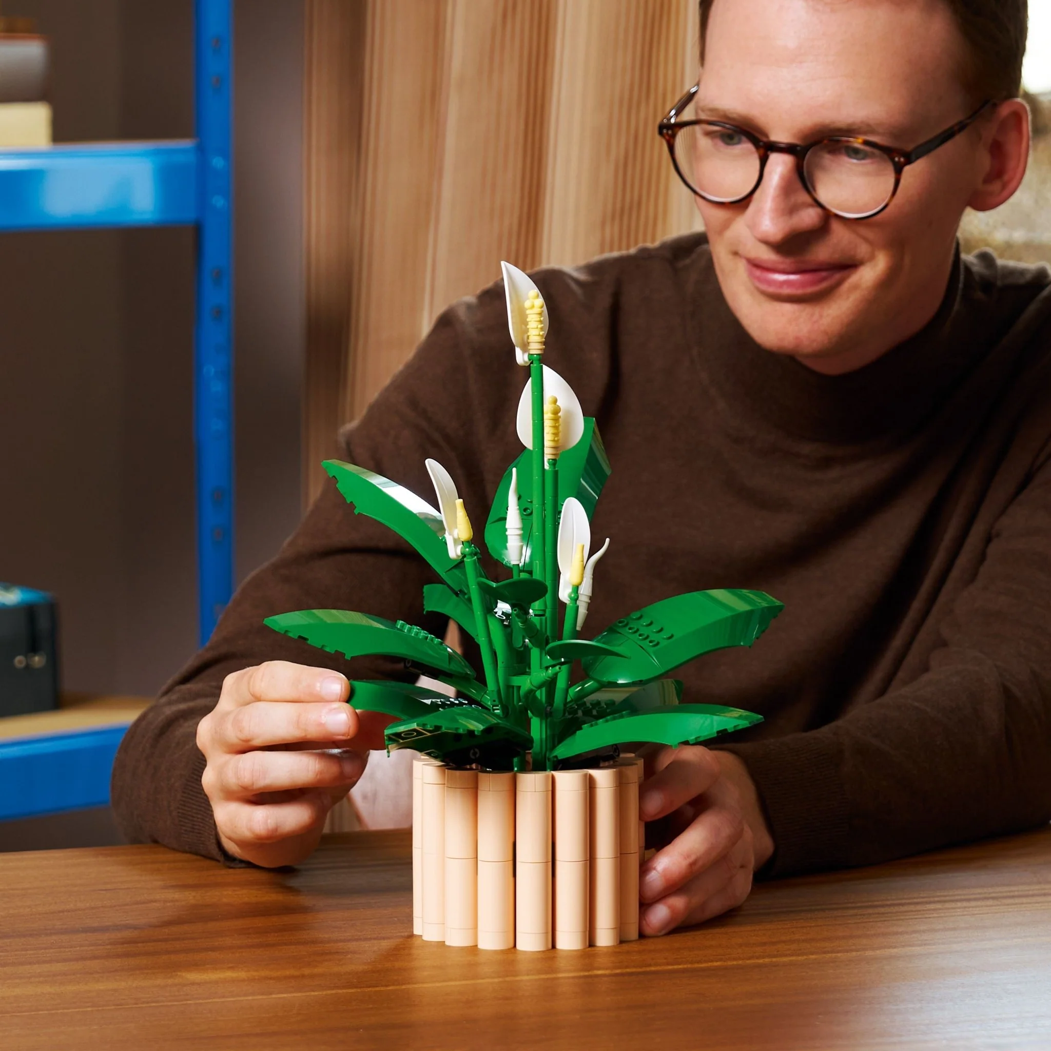 LEGO® Botanicals LEGO® Peace Lily Flower Decor 11504 Pot - Image 7