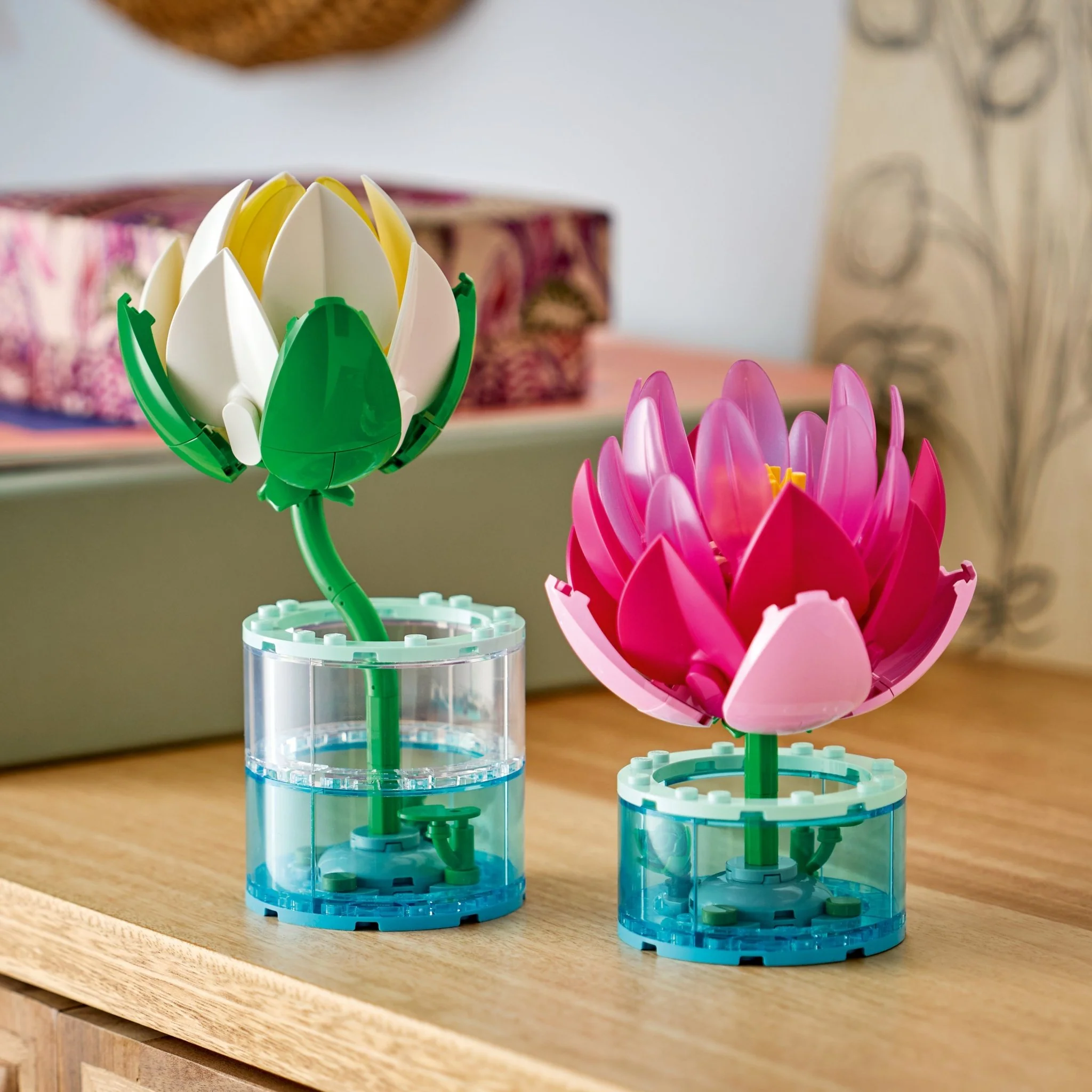 LEGO® Botanicals Water Lilies Building Toy 11511 Vase - Image 3
